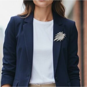 Vintage Silver Tone Geometric Starburst Textured Leaf Brooch